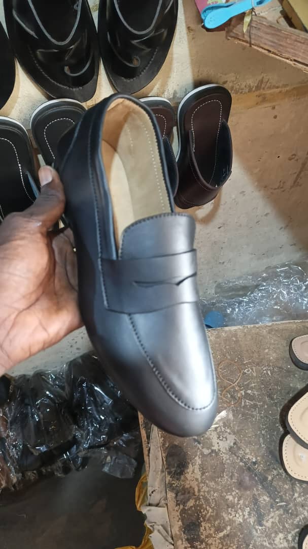 Mocassins élégants en cuir made in Sénégal – Image 3